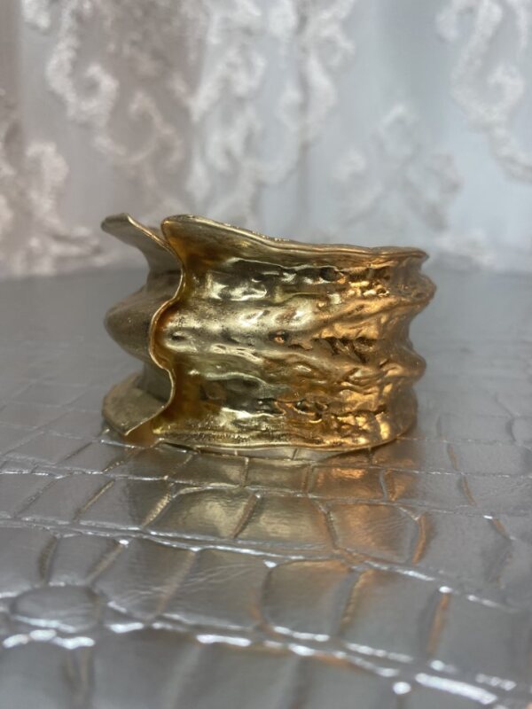 Clam Shaped Gold Bracelet