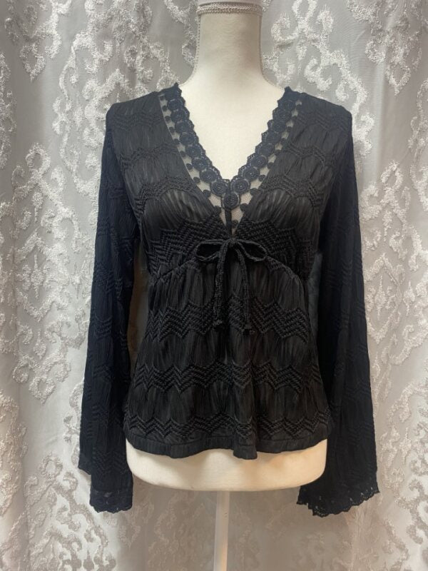 Long Sleeve V-Neck Lace Top - Black